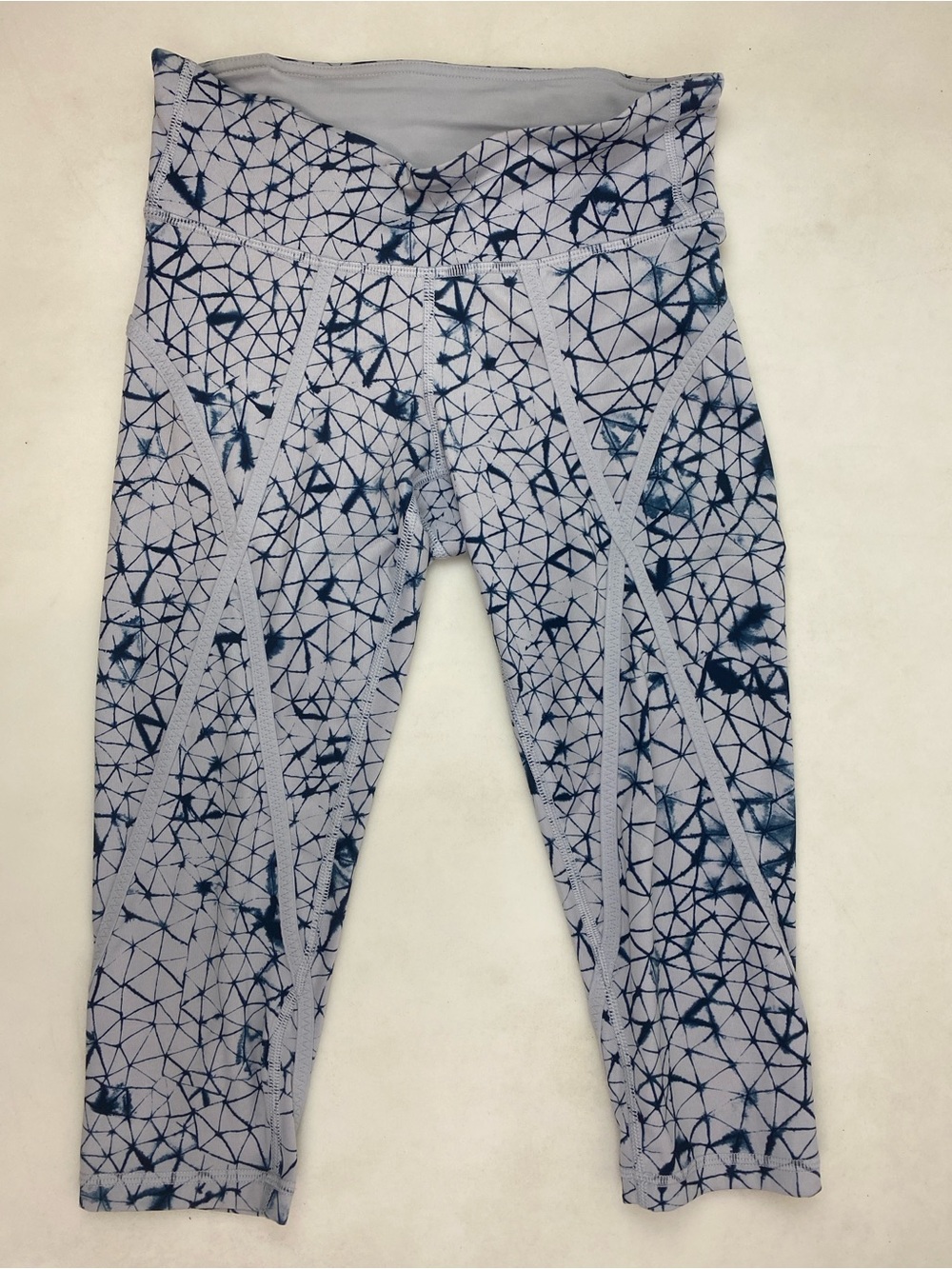Lululemon Fast & Free Crop II 16” Size 4 Blue Abstract Print Leggings